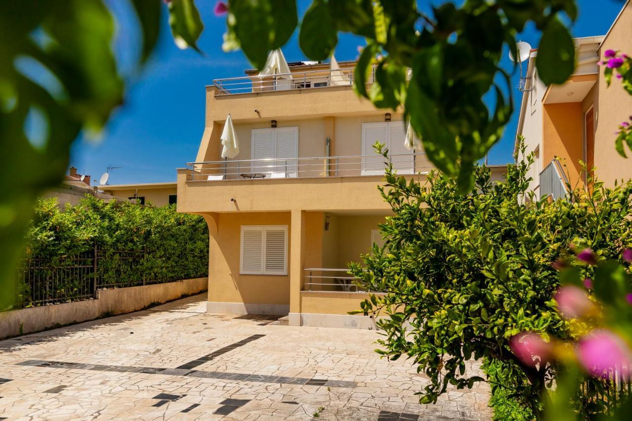 Apartments Mikulic Рогозниця Екстер'єр фото