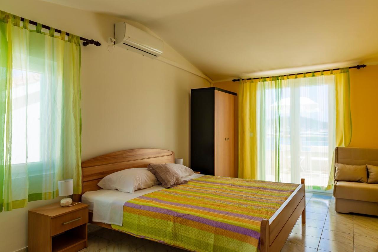 Apartments Mikulic Рогозниця Екстер'єр фото