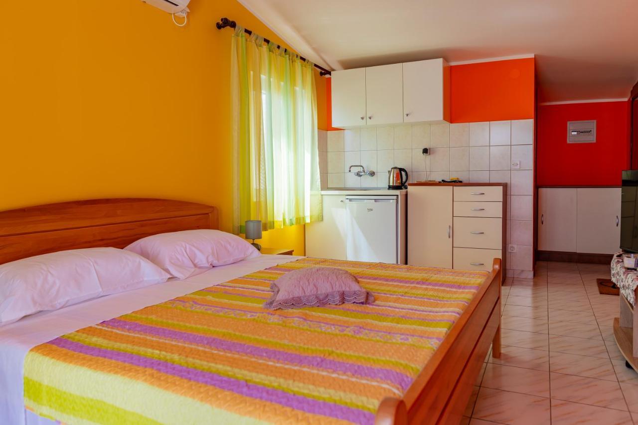 Apartments Mikulic Рогозниця Екстер'єр фото