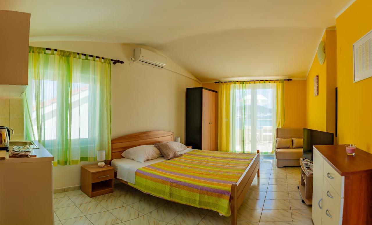 Apartments Mikulic Рогозниця Екстер'єр фото