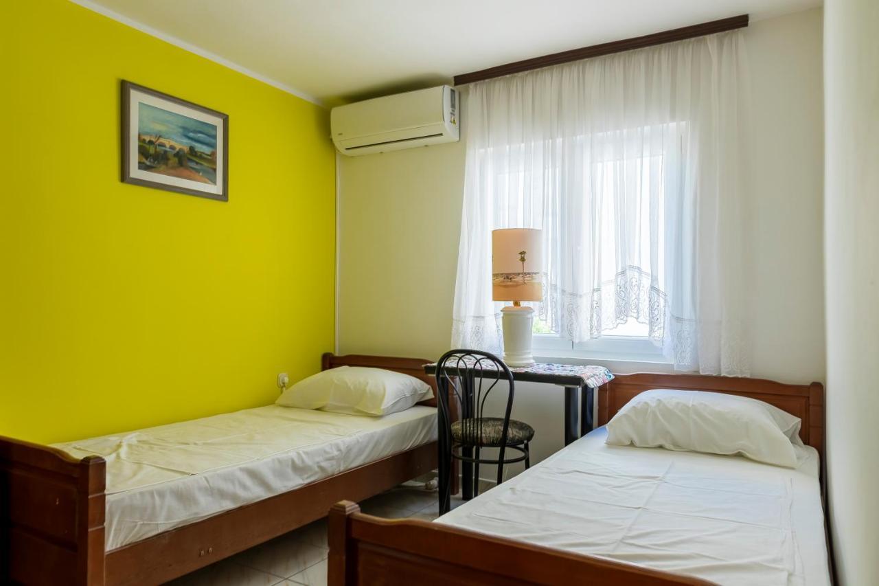 Apartments Mikulic Рогозниця Екстер'єр фото