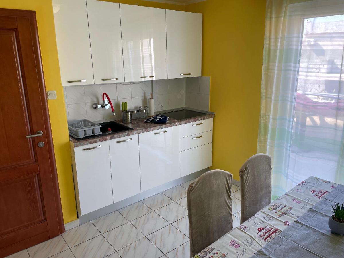 Apartments Mikulic Рогозниця Екстер'єр фото