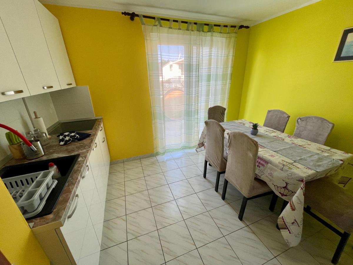 Apartments Mikulic Рогозниця Екстер'єр фото