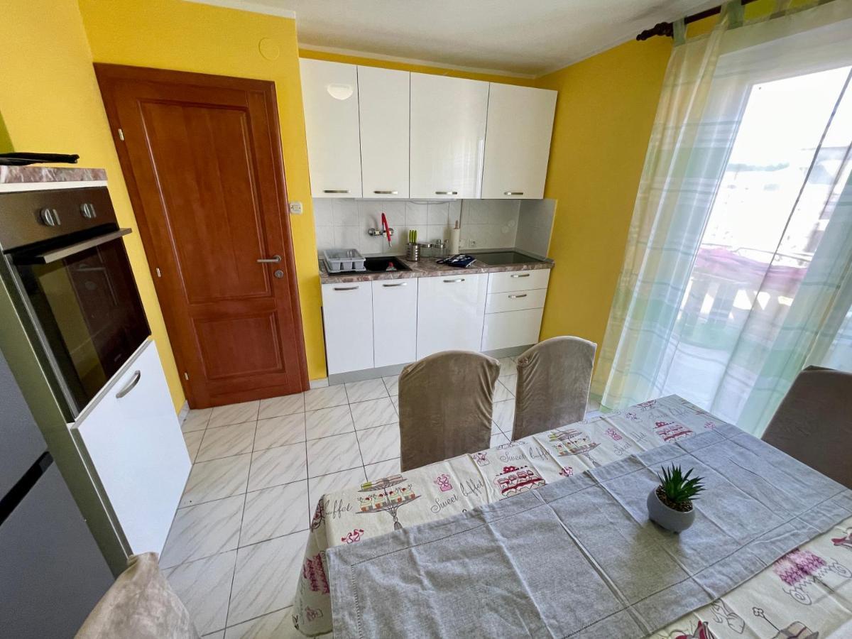 Apartments Mikulic Рогозниця Екстер'єр фото